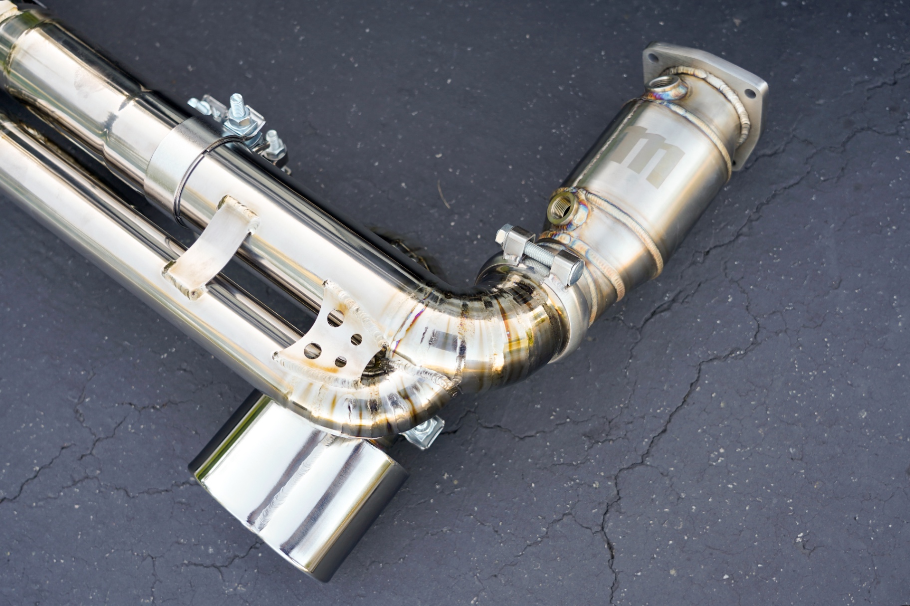 Close-up of 200-cell sport catalytic converter with M-stamped flange